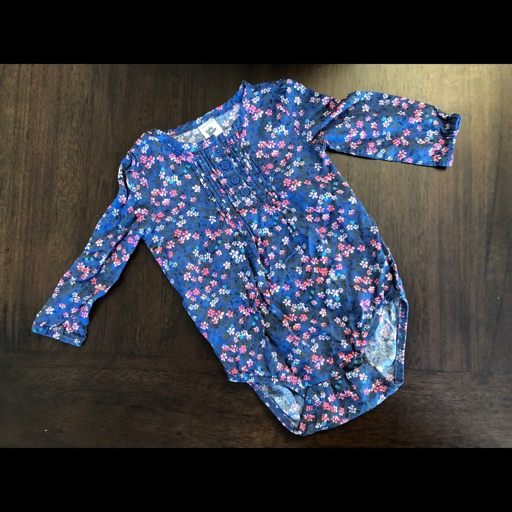 3/$20 ❣️NWOT OshKosh B’gosh Floral Onesie 6-9mo